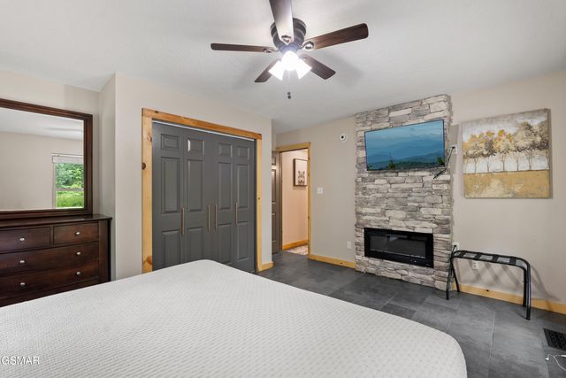 2112 Bear Paw Trail Way, Sevierville, TN 37876