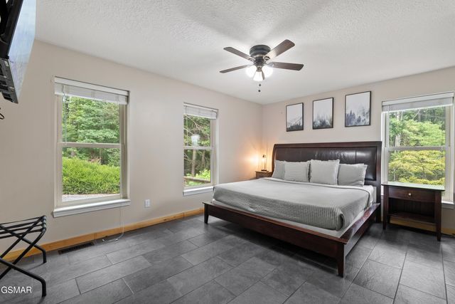 2112 Bear Paw Trail Way, Sevierville, TN 37876