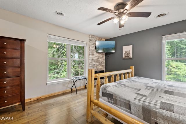 2112 Bear Paw Trail Way, Sevierville, TN 37876