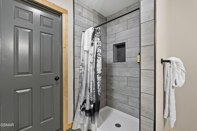 2112 Bear Paw Trail Way, Sevierville, TN 37876