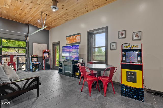 2112 Bear Paw Trail Way, Sevierville, TN 37876