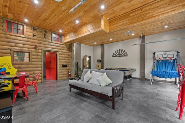 2112 Bear Paw Trail Way, Sevierville, TN 37876