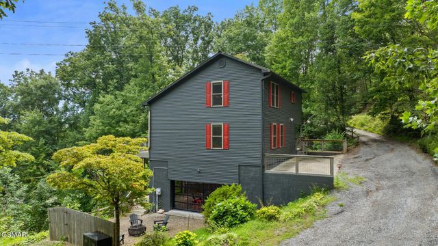 2112 Bear Paw Trail Way, Sevierville, TN 37876