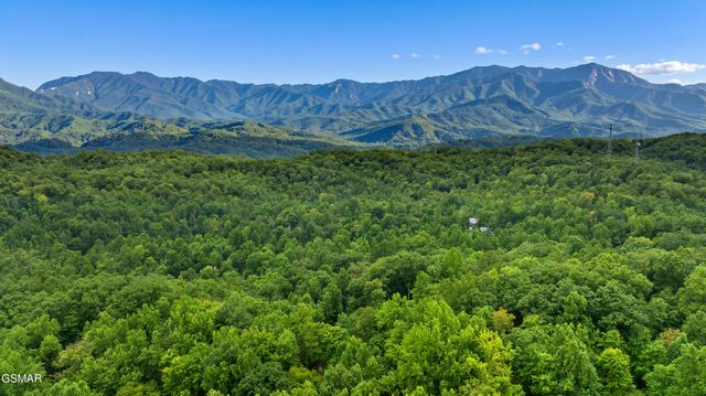 2112 Bear Paw Trail Way, Sevierville, TN 37876