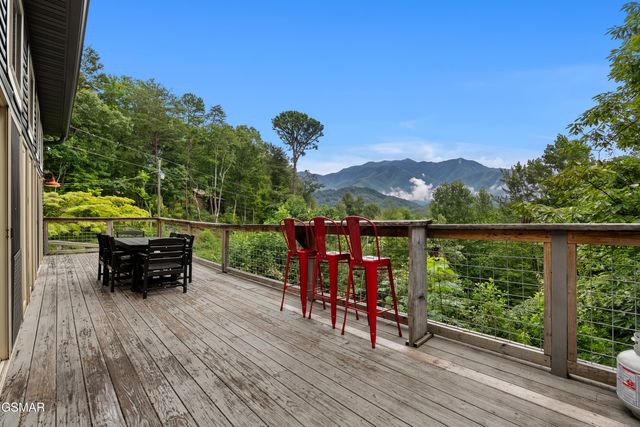 2112 Bear Paw Trail Way, Sevierville, TN 37876