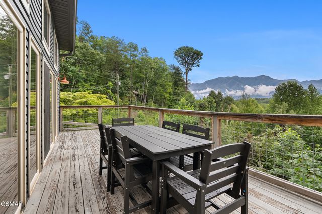 2112 Bear Paw Trail Way, Sevierville, TN 37876