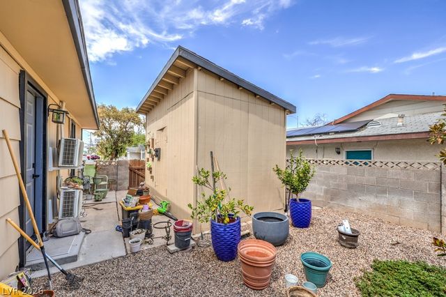 6945 Cobblestone Avenue, Las Vegas, NV 89145