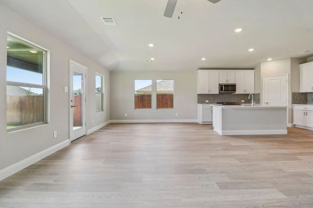 1932 TRADITION DR, Seagoville, TX 75159