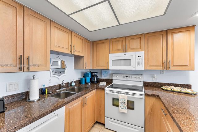 429 NE Tradewind Lane 305, Hutchinson Island, FL 34996