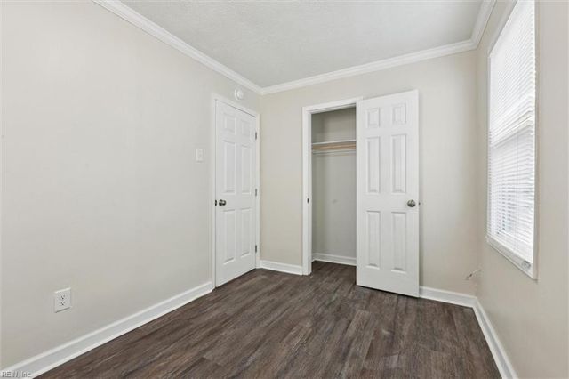 1909 Long Green LN, Hampton, VA 23663