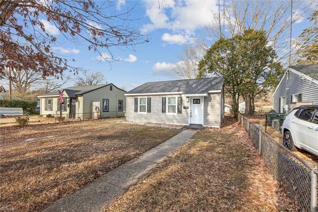 1909 Long Green LN, Hampton, VA 23663