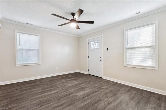 1909 Long Green LN, Hampton, VA 23663