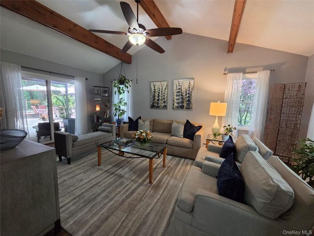 34 Greenshire Way, Walden, NY 12586