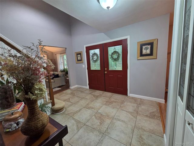 34 Greenshire Way, Walden, NY 12586