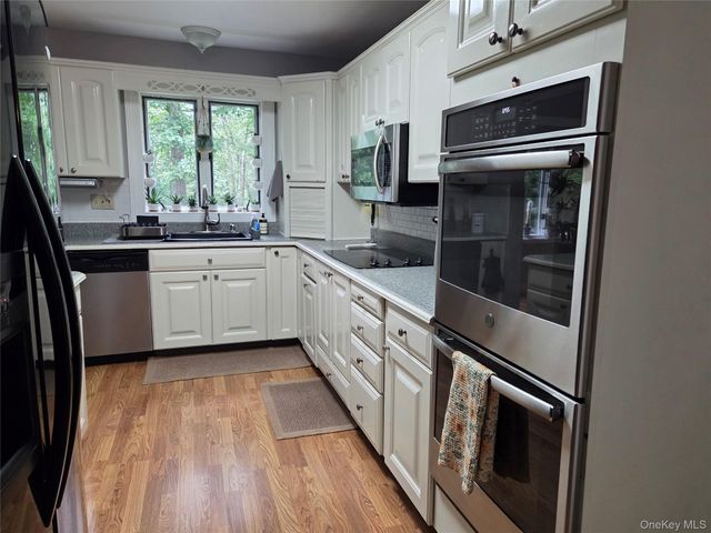 34 Greenshire Way, Walden, NY 12586