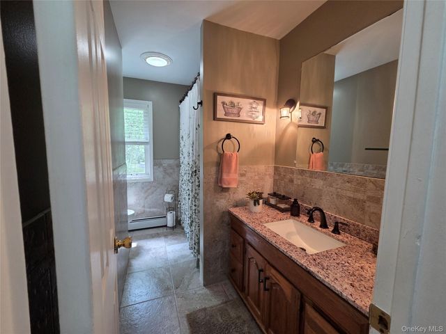 34 Greenshire Way, Walden, NY 12586