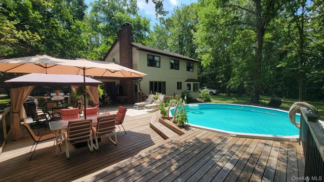 34 Greenshire Way, Walden, NY 12586