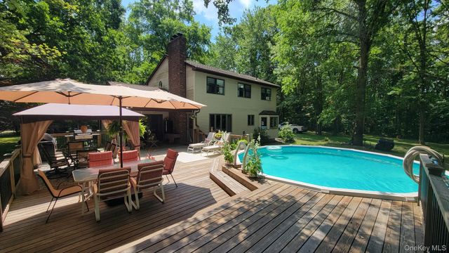 34 Greenshire Way, Walden, NY 12586
