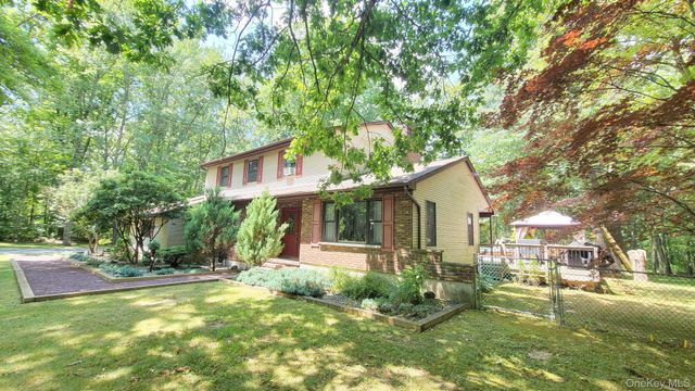 34 Greenshire Way, Walden, NY 12586