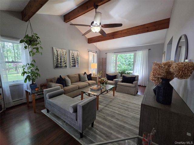 34 Greenshire Way, Walden, NY 12586