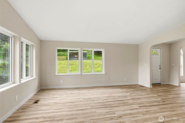 221 Parker Pl, Kelso, WA 98611