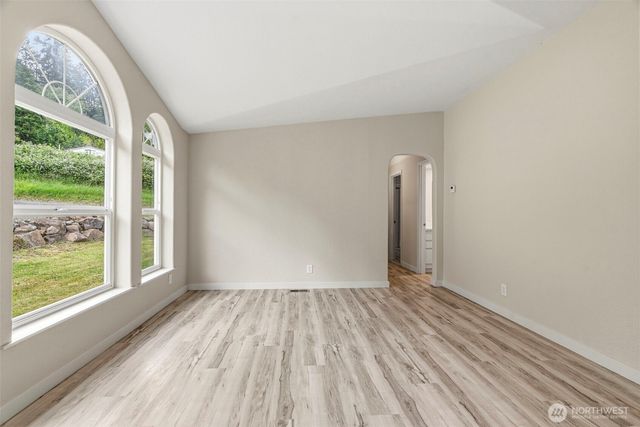 221 Parker Pl, Kelso, WA 98611