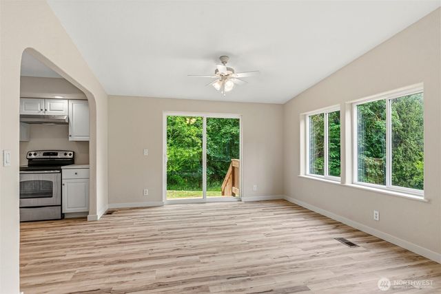 221 Parker Pl, Kelso, WA 98611