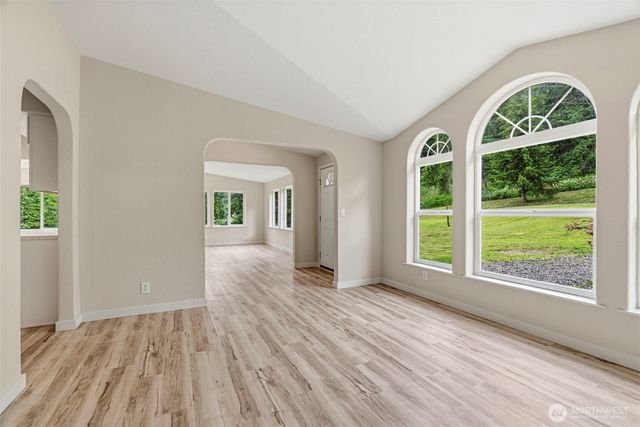 221 Parker Pl, Kelso, WA 98611