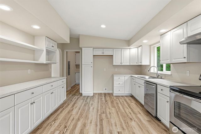 221 Parker Pl, Kelso, WA 98611