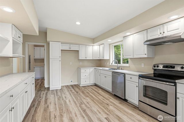 221 Parker Pl, Kelso, WA 98611
