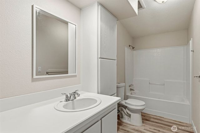 221 Parker Pl, Kelso, WA 98611
