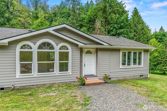 221 Parker Pl, Kelso, WA 98611