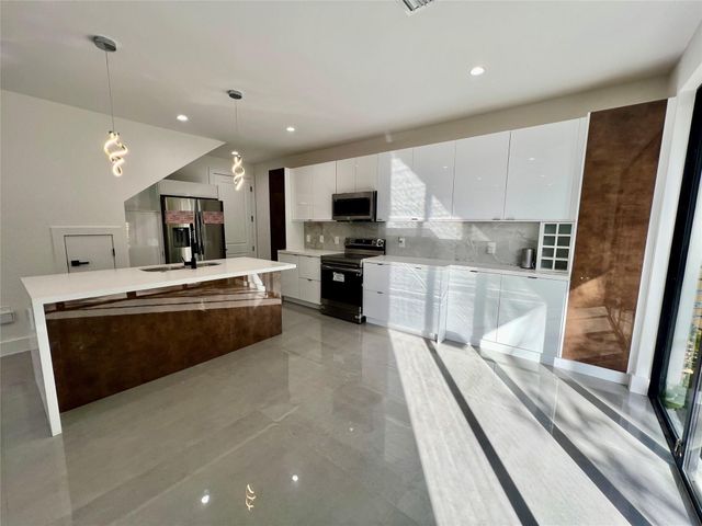 1292 NE 35th Street, Oakland Park, FL 33334