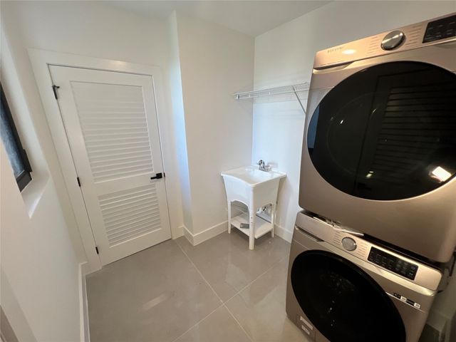 1292 NE 35th Street, Oakland Park, FL 33334