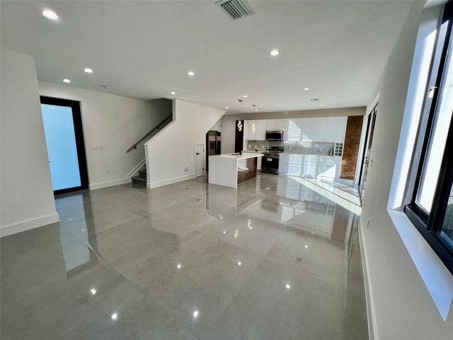 1292 NE 35th Street, Oakland Park, FL 33334