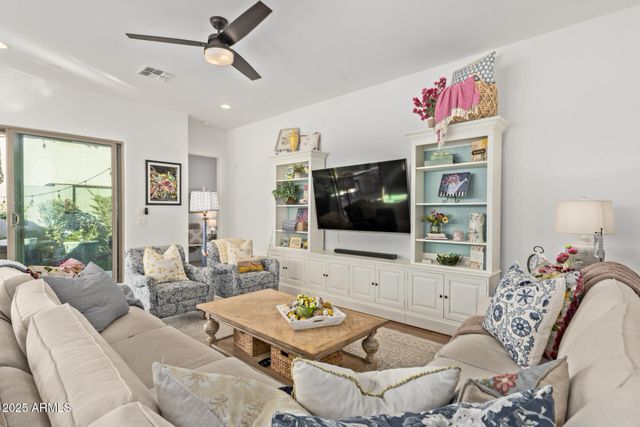 1936 W UNION PARK Drive, Phoenix, AZ 85085