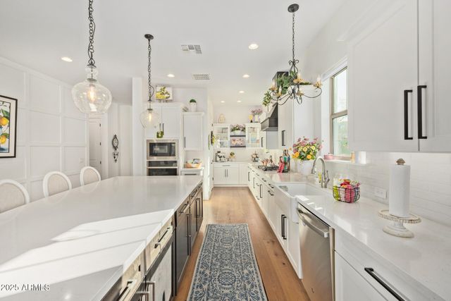 1936 W UNION PARK Drive, Phoenix, AZ 85085