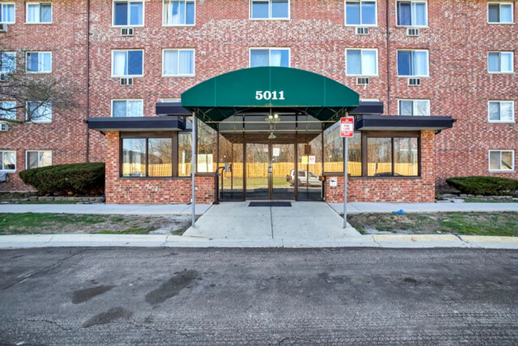 5011 VALLEY Lane 304, Streamwood, IL 60107 — exterior