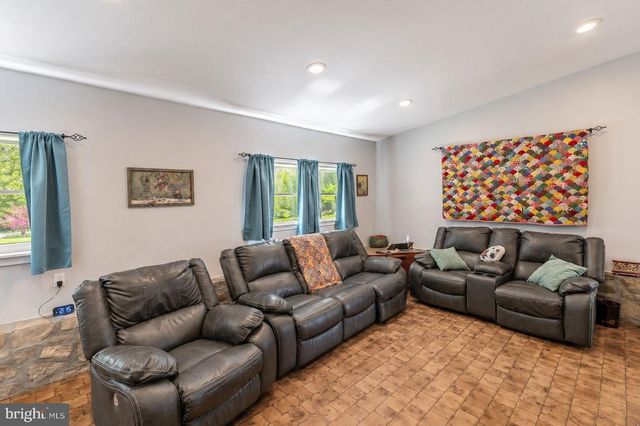 2616 FAUST RD, Gilbertsville, PA 19525