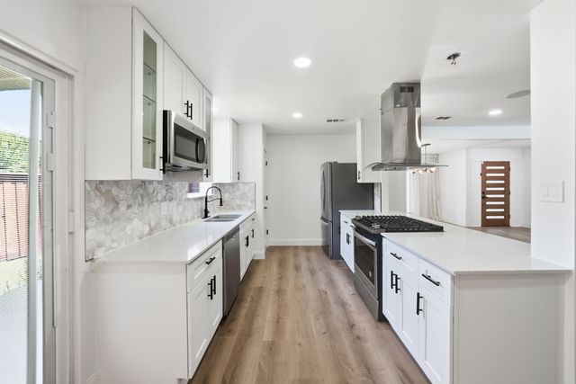 7765 El Pensador Drive, Dallas, TX 75248