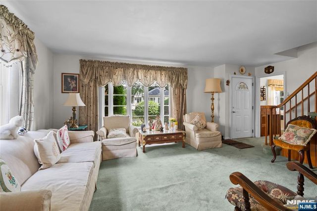 262 Linden Place, New Milford, NJ 07646
