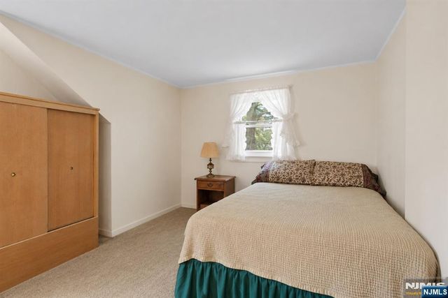 262 Linden Place, New Milford, NJ 07646