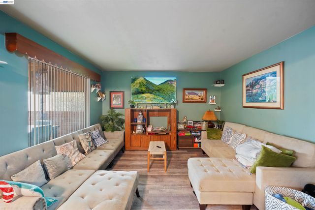 1712 Utah St, Fairfield, CA 94533