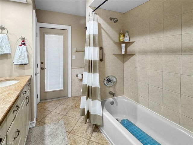 2220 SW 21st ST, Cape Coral, FL 33991