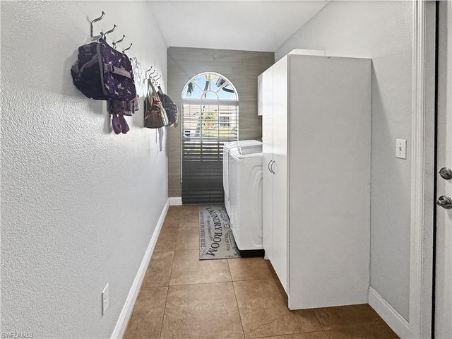 2220 SW 21st ST, Cape Coral, FL 33991