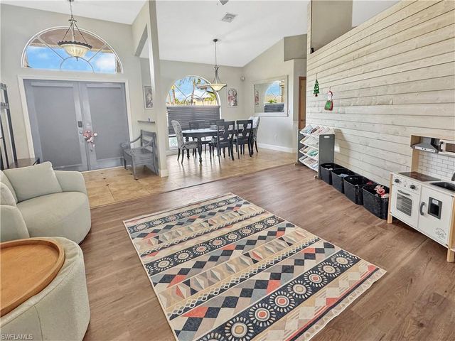 2220 SW 21st ST, Cape Coral, FL 33991