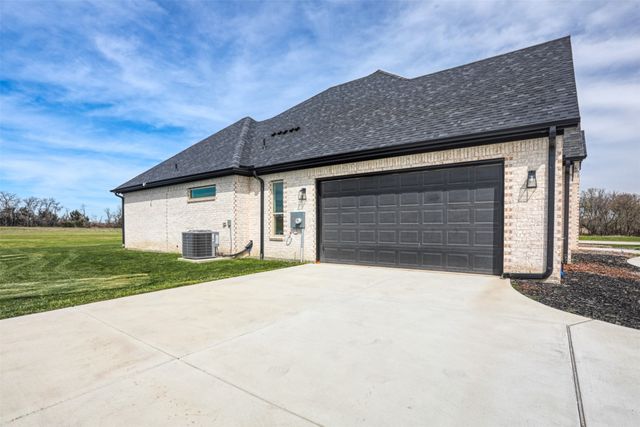 7637 County Road 1052, Celeste, TX 75423