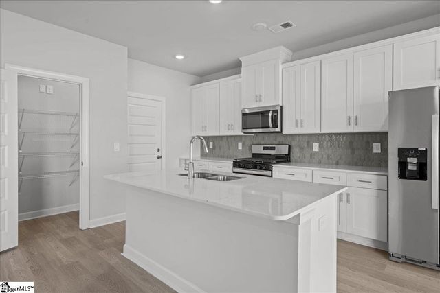 668 Cozy Bluff Road, Spartanburg, SC 29301