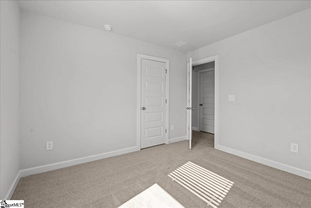 668 Cozy Bluff Road, Spartanburg, SC 29301