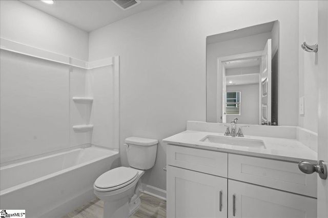 668 Cozy Bluff Road, Spartanburg, SC 29301